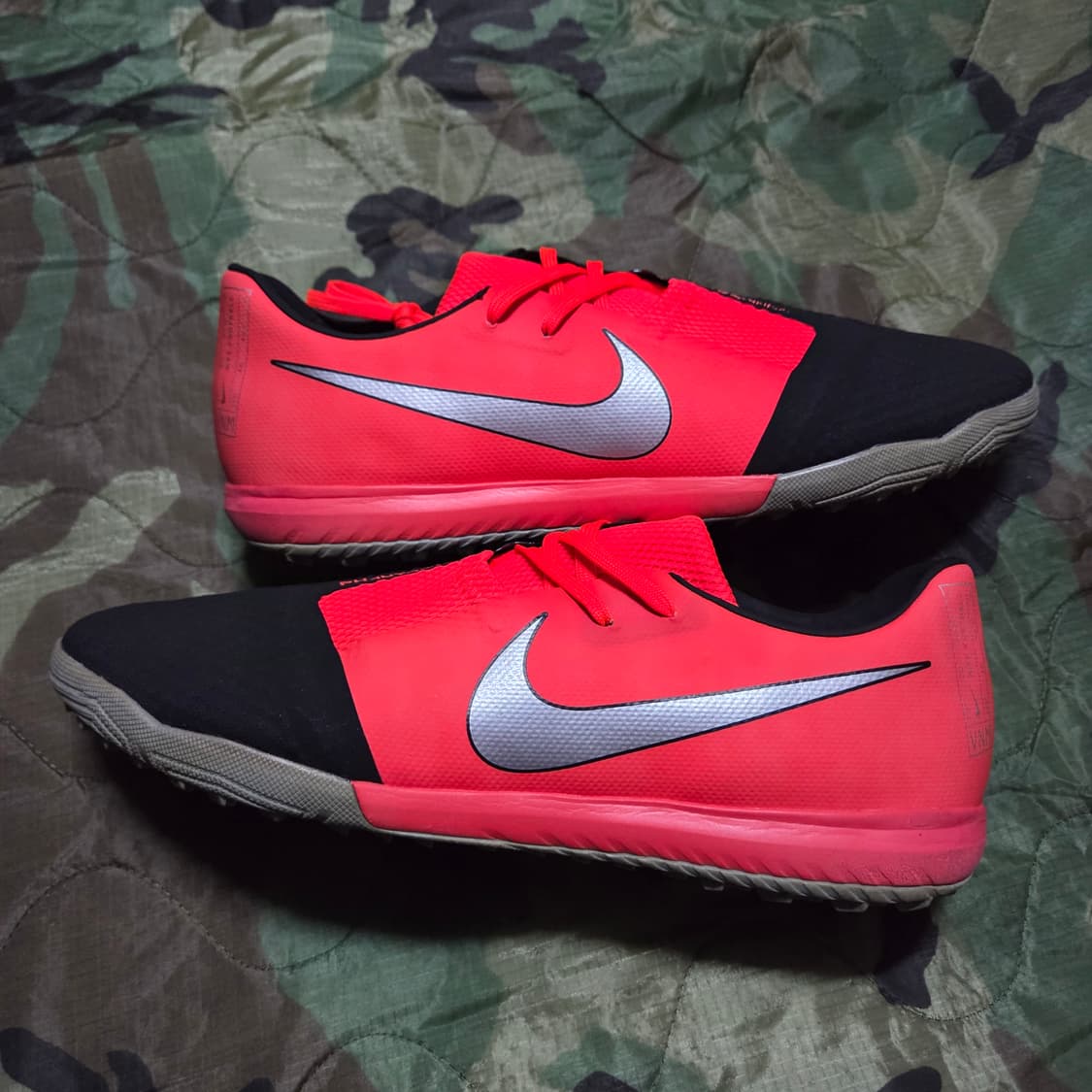 Nike Phantom Venom Academy TF 팬텀 베놈 풋살화 상품이미지4