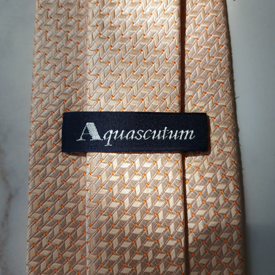 아쿠아스큐텀 실크 오렌지 패턴 넥타이 8.5cm A~B등급 E944
 상품이미지7