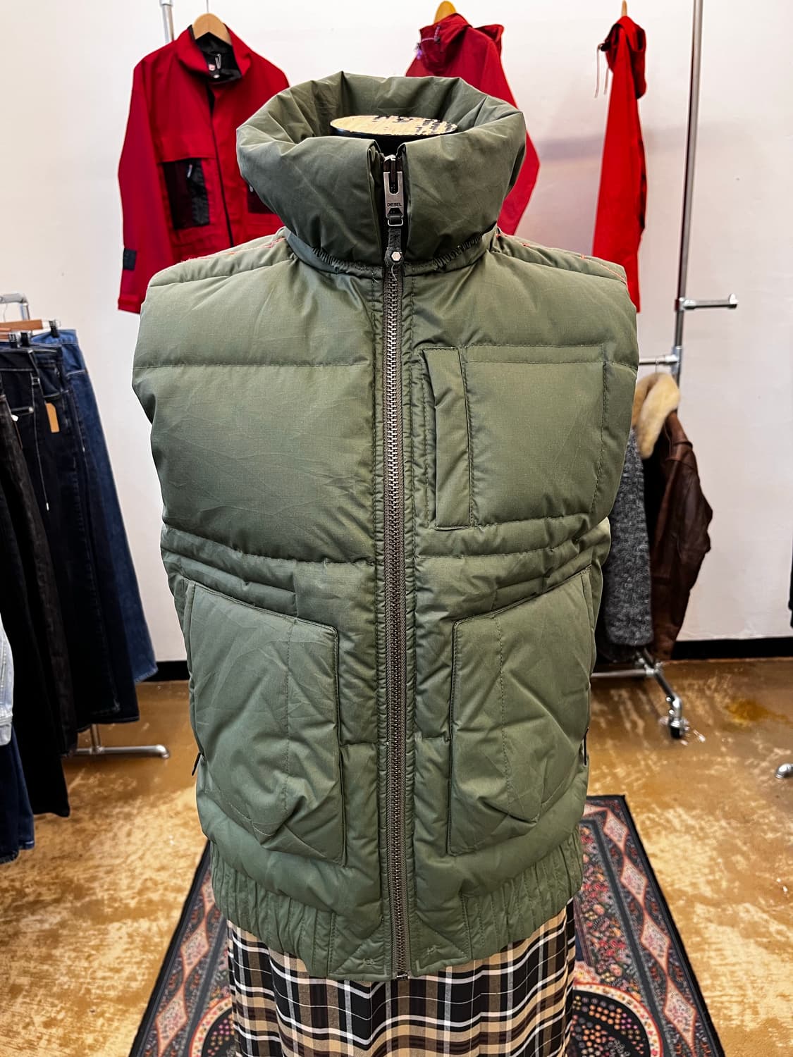 디젤 밀리터리 패딩 베스트 카키 상품이미지2