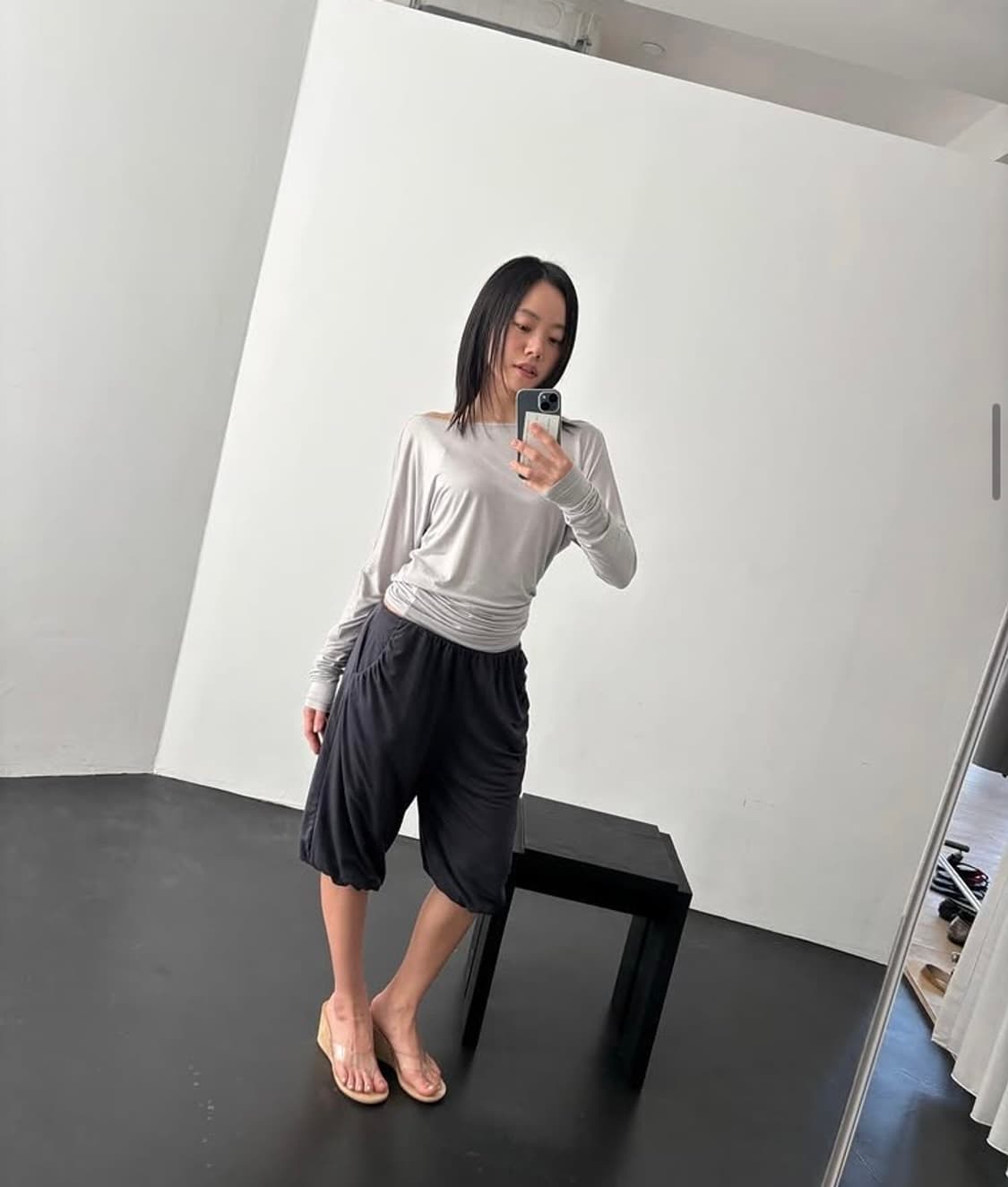 브리즈아카이브 볼륨 카프리 팬츠  네이비 상품이미지1