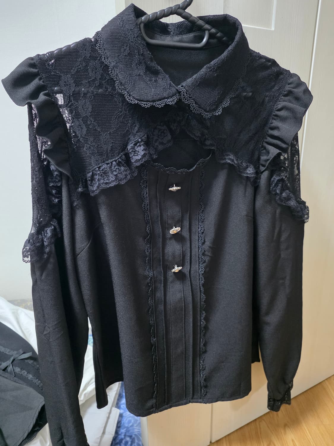 디마럽 레이스 프릴 하트 비쥬 블라우스 상품이미지1