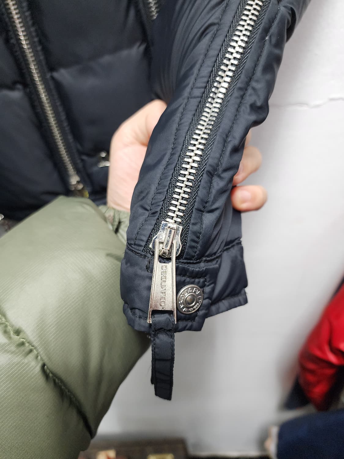 디스퀘어드2 퍼프 숄더 짚 푸퍼 상품이미지3