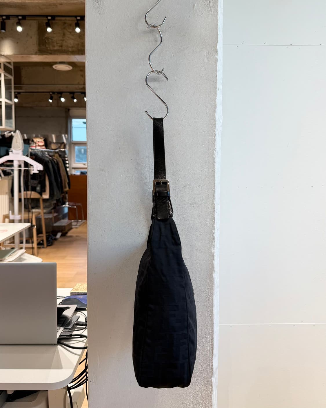 펜디 블랙 주카 숄더백  상품이미지5