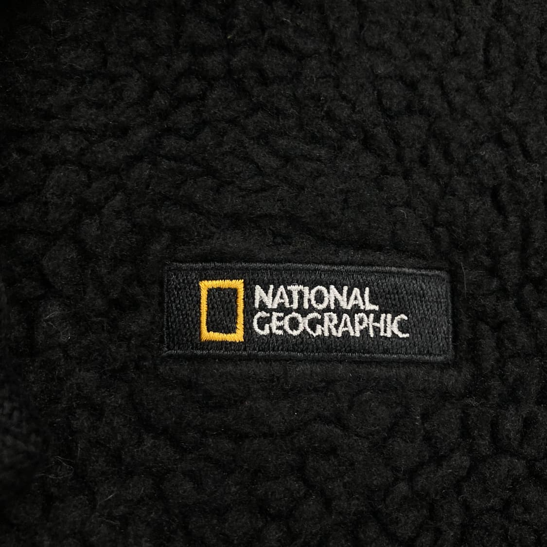 내셔널 지오그래픽 블랙 컬러 스몰 로고 와펜 쉐르파 자켓 상품이미지2