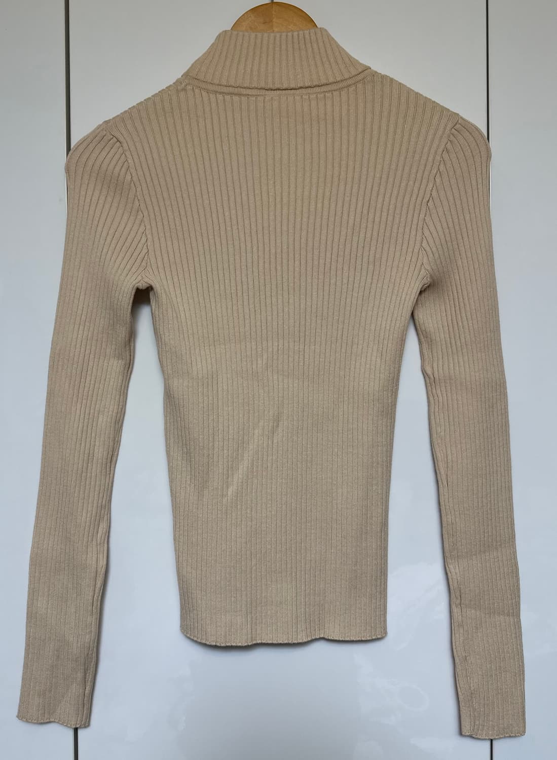 꾸레쥬 리에디션 풀오버 터틀넥 여성 골지 니트 블랙 상품이미지10