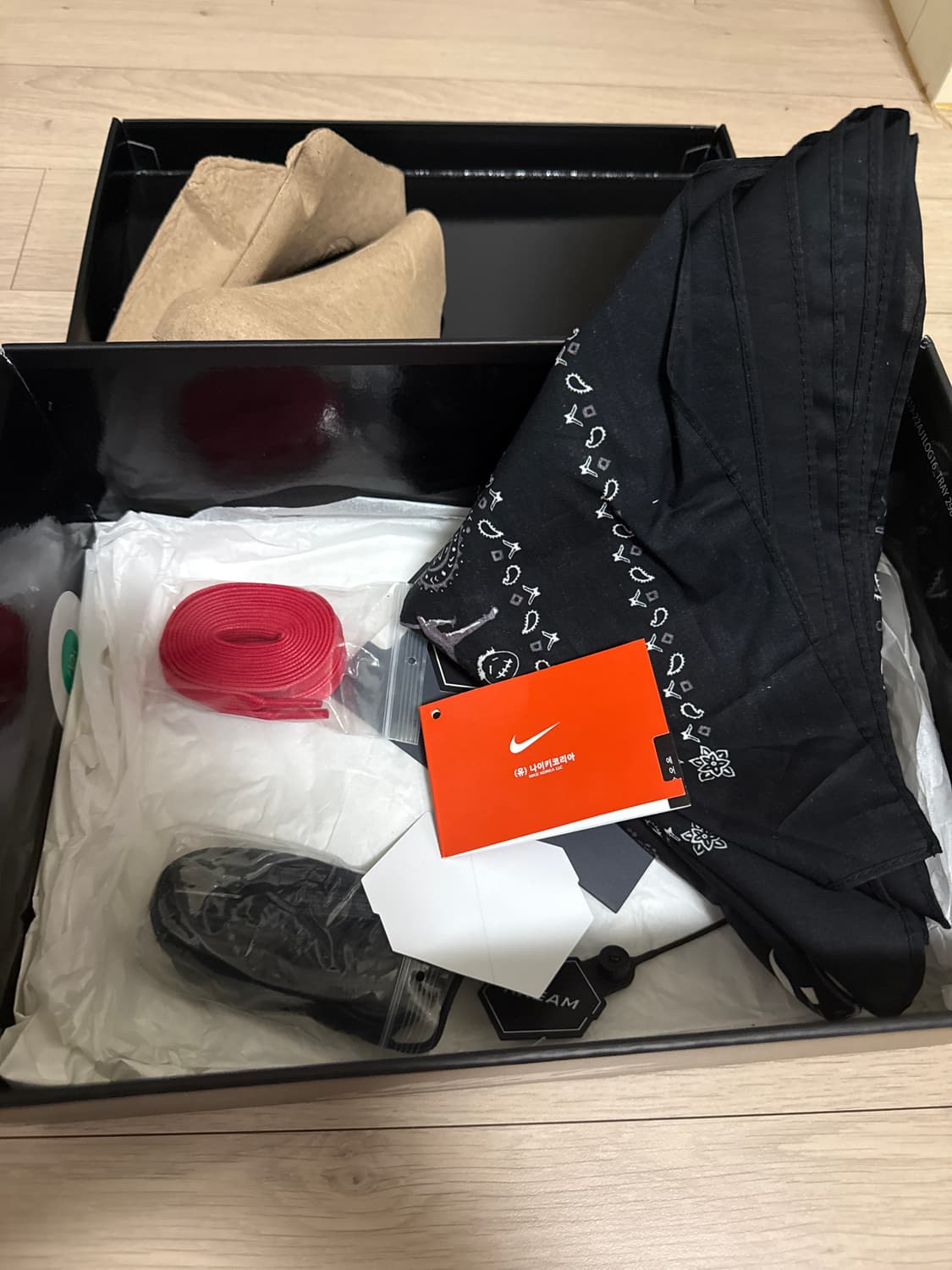 나이키 조던1 트래비스 스캇 블랙 팬텀 상품이미지4