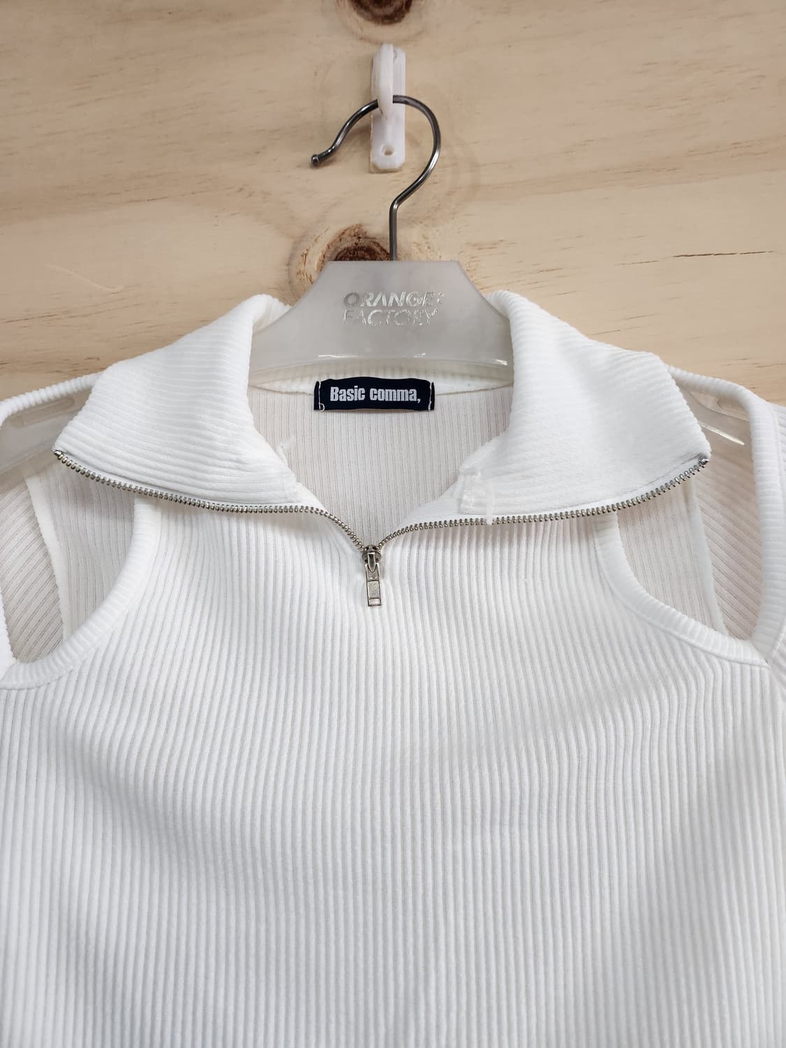 1155) 여성 어깨트임 크롭 긴팔티 상품이미지4