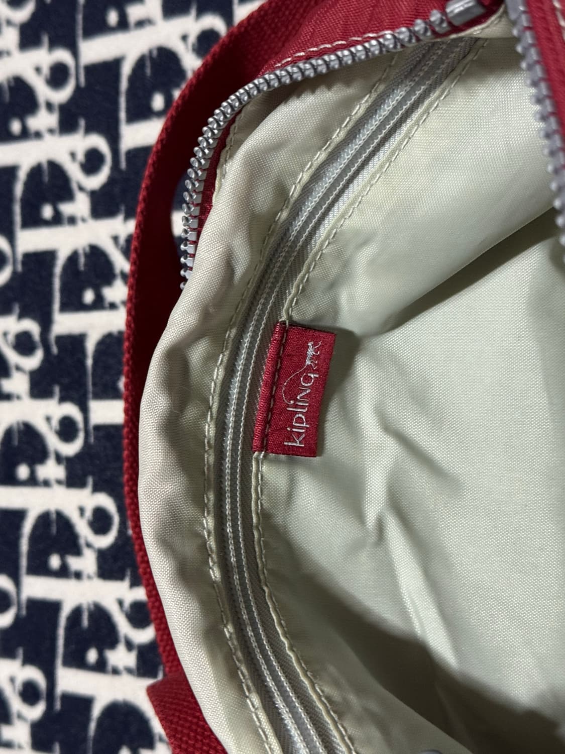 키플링 레드 크로스백 상품이미지3