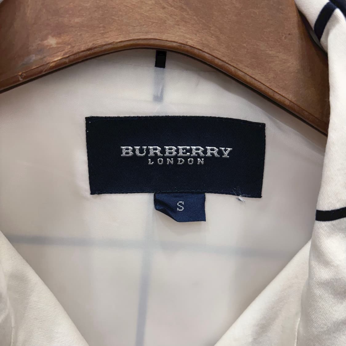 버버리 런던 트렌치 코트 더블브레스트 노치드 라펠 체크 디테일 화이트 상품이미지7