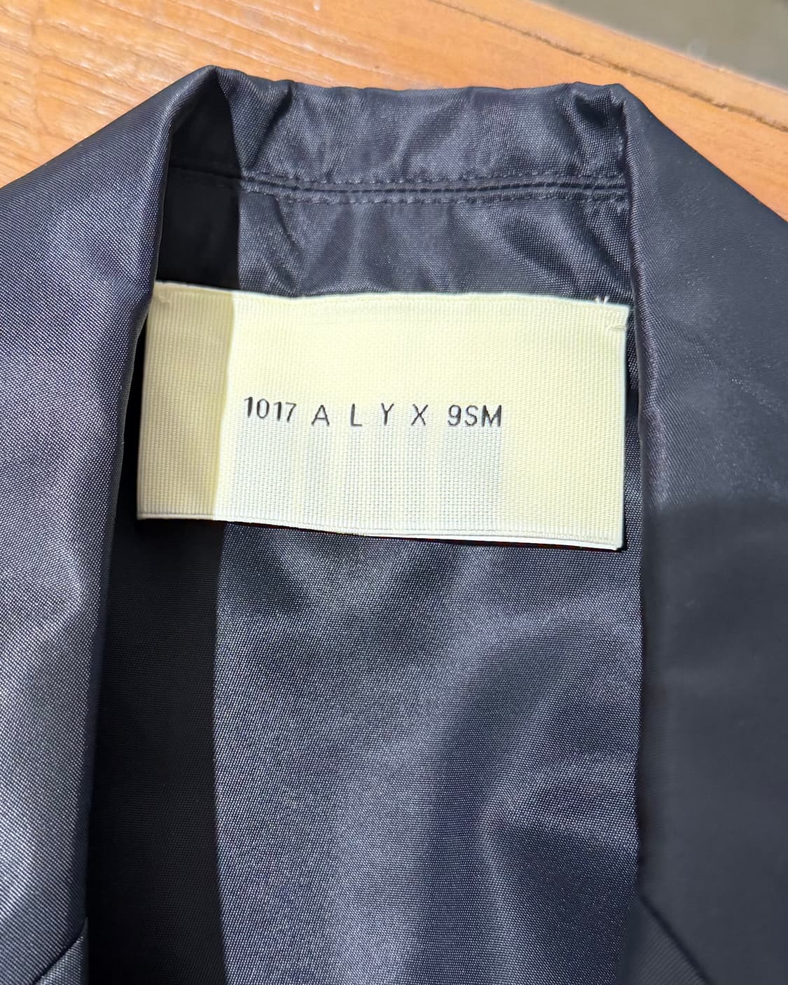 1017 alyx 95m 블랙 버클 디테일 랩 블레이저 상품이미지7