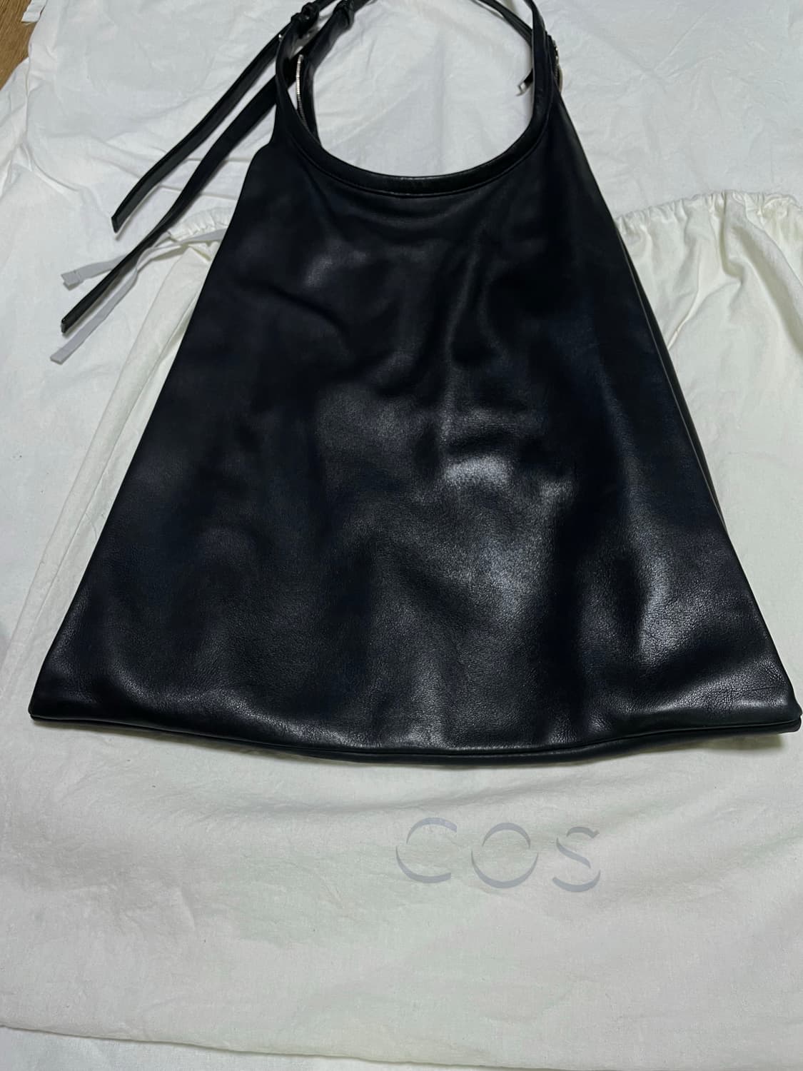 코스 레더 숄더백 상품이미지3