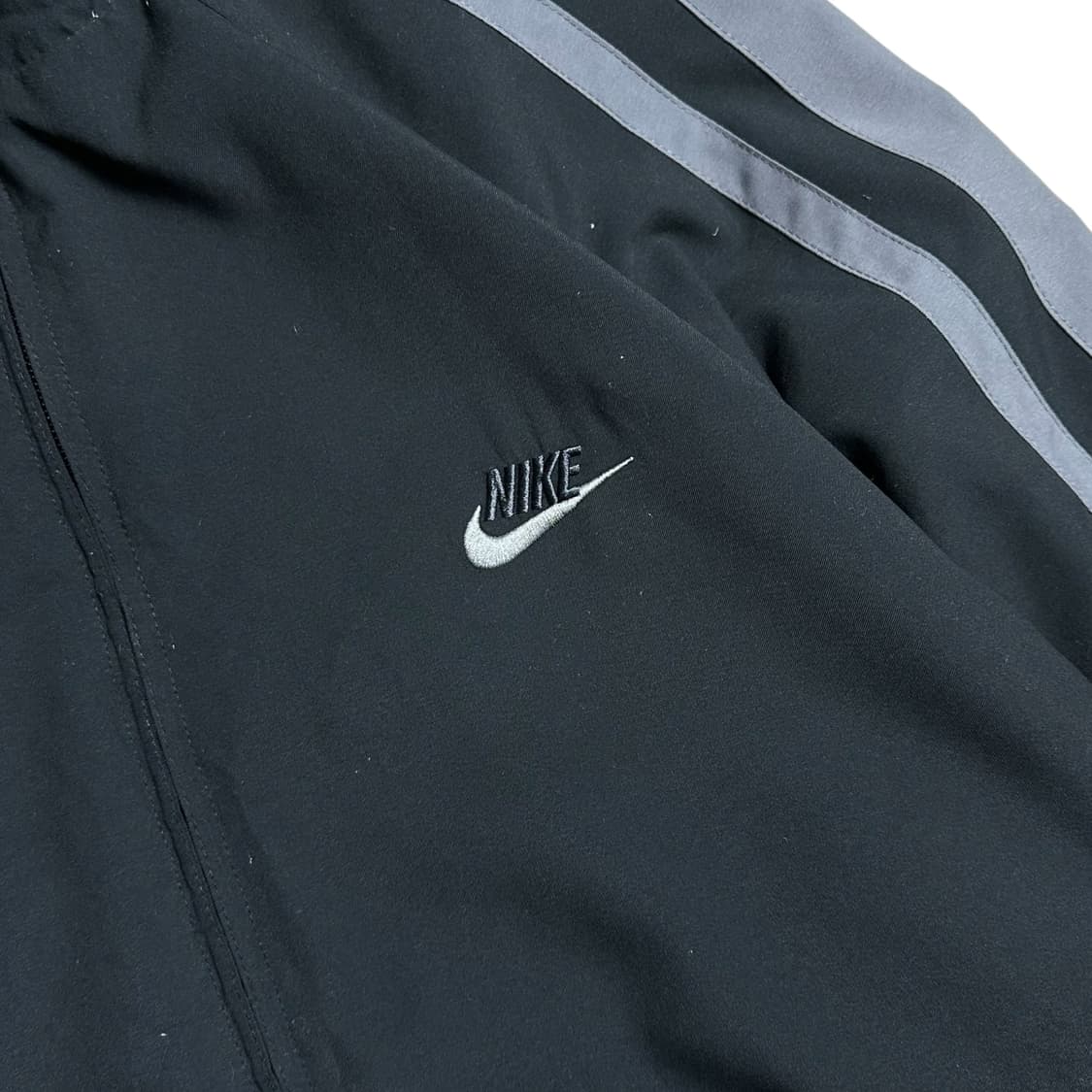 나이키 스몰로고 블랙 그레이 바람막이 상품이미지3