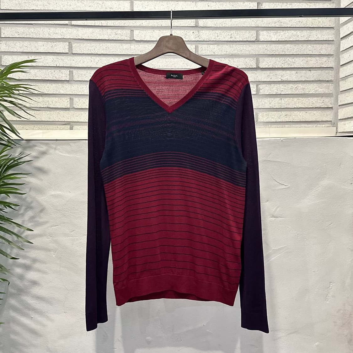 폴스미스 메리노울 브이넥 니트 잔스트라이프 패턴 배색 디테일 버건디 상품이미지2