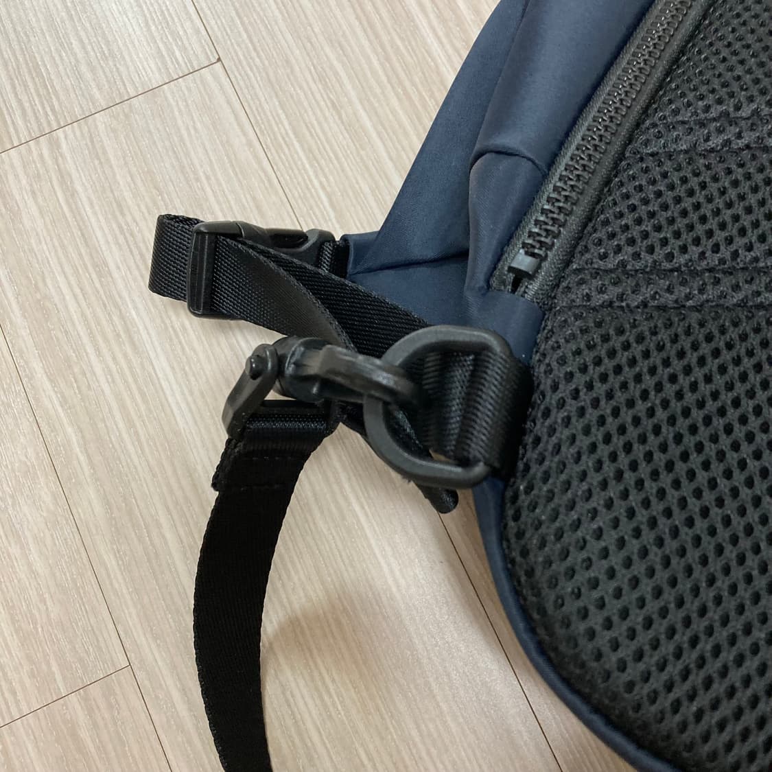 오니츠카타이거 미니백팩 네이비 상품이미지5