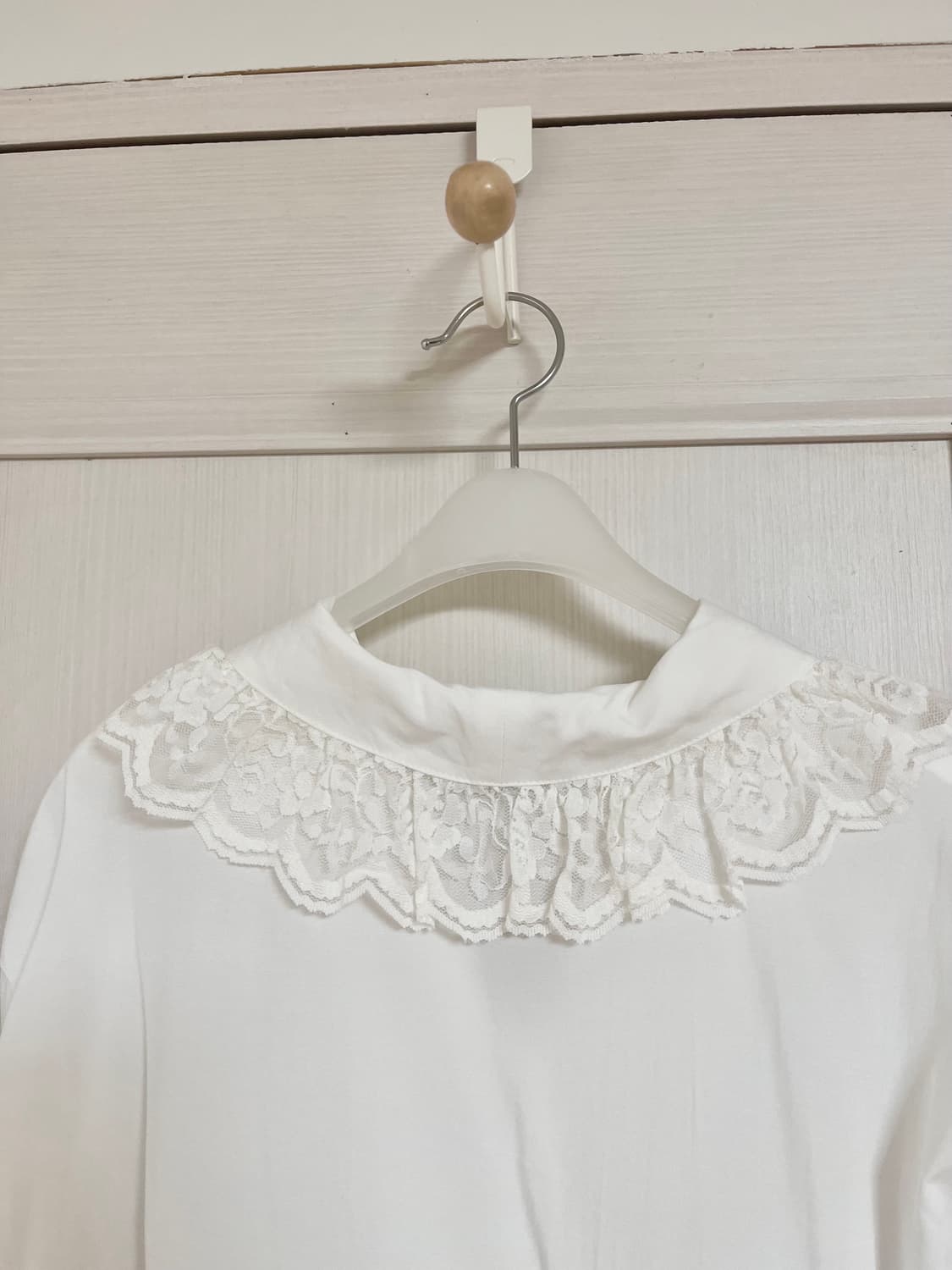 레이스 자개단추 실켓 블라우스 상품이미지6