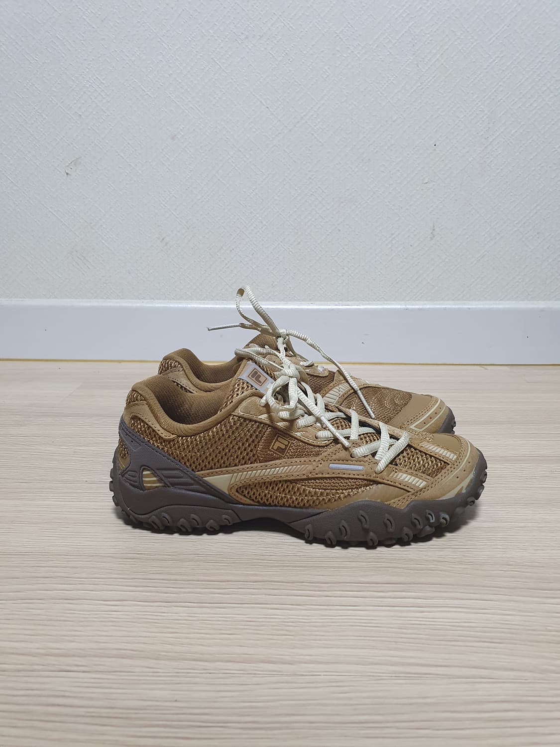 휠라 에샤페 LX v2 브라운 스니커즈 225 상품이미지1