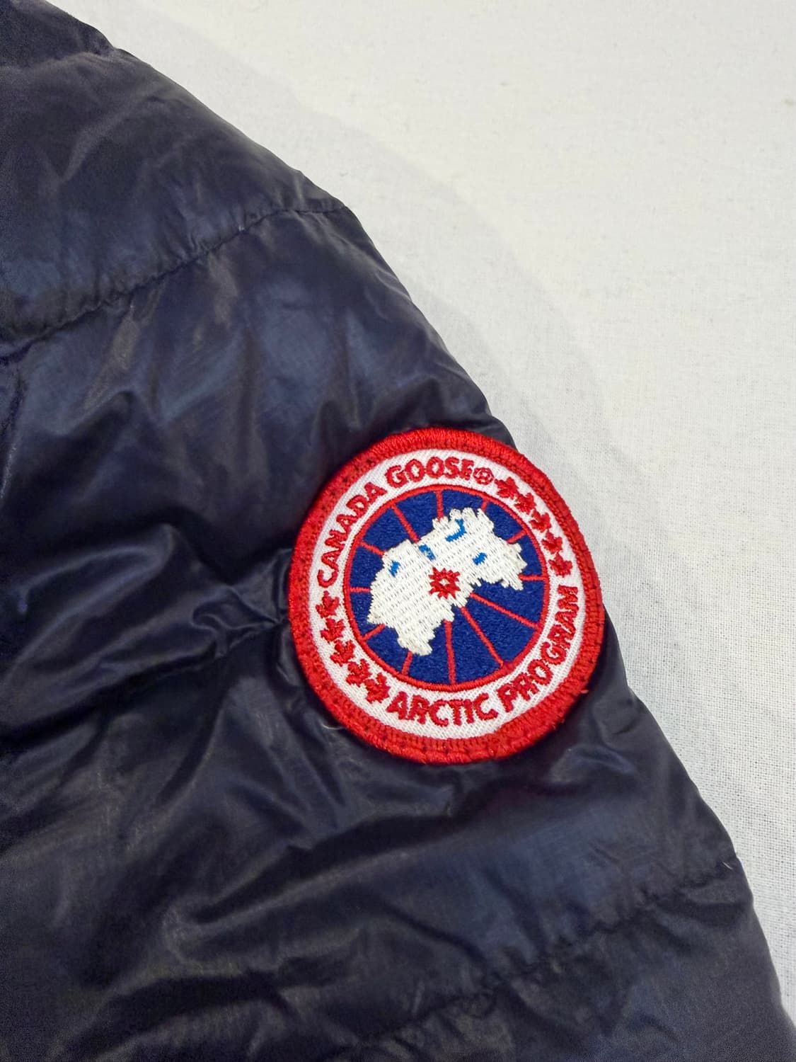 캐나다구스 하이브릿지 하이브리지 초 경량패딩 네이비 상품이미지2