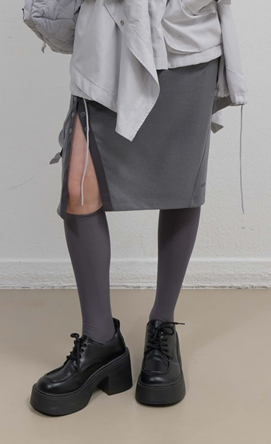 ojos 오호스 button slit midi skirt 차콜 상품이미지1