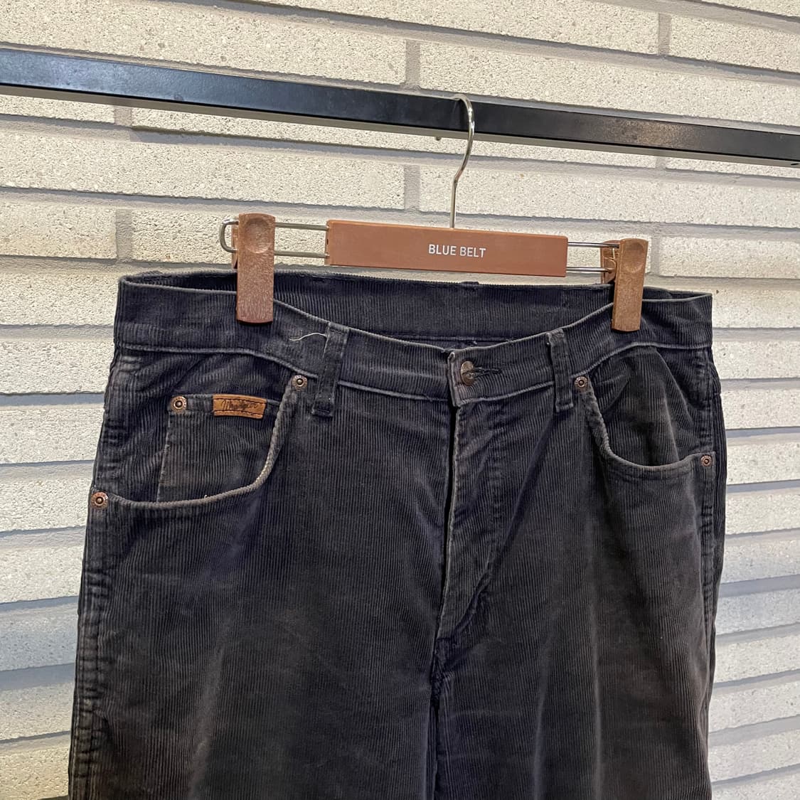 Wrangler 랭글러 코듀로이 팬츠 레귤러핏 백 로고 디테일 네이비 상품이미지4