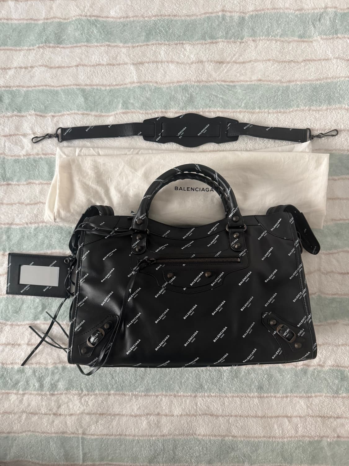 발렌시아가 모터백 미듐 블랙 상품이미지3