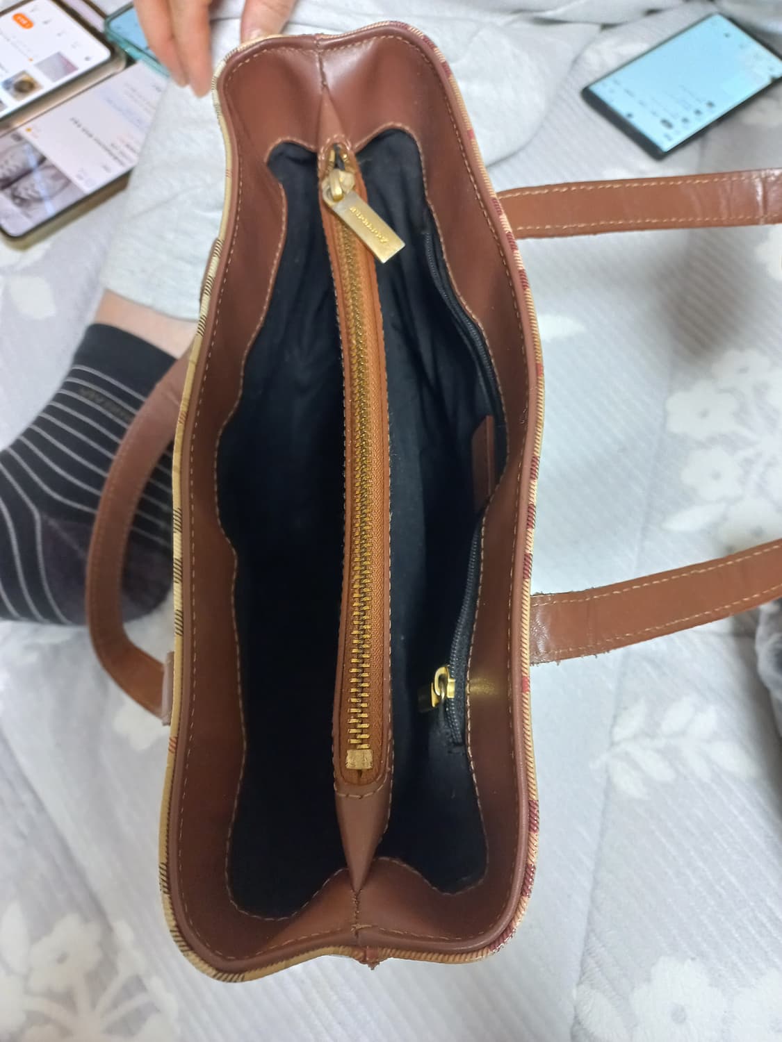 버버리 체크 토트백 상품이미지1