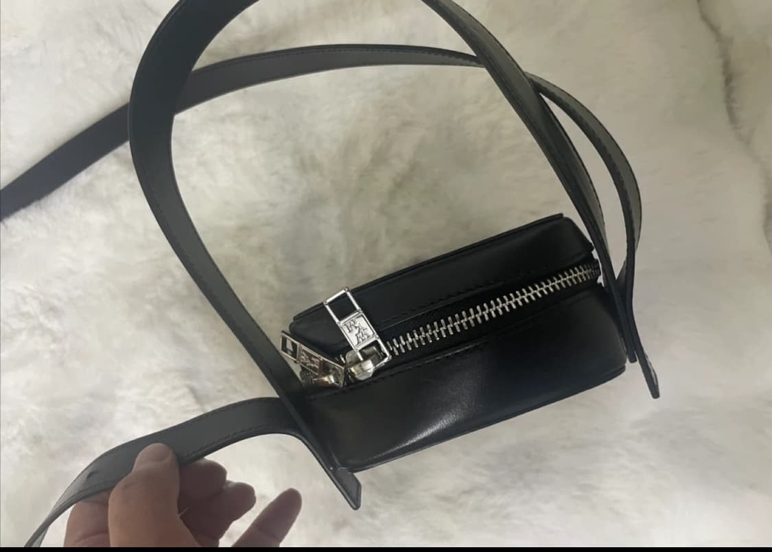 우영미 블랙 크로스백 상품이미지3