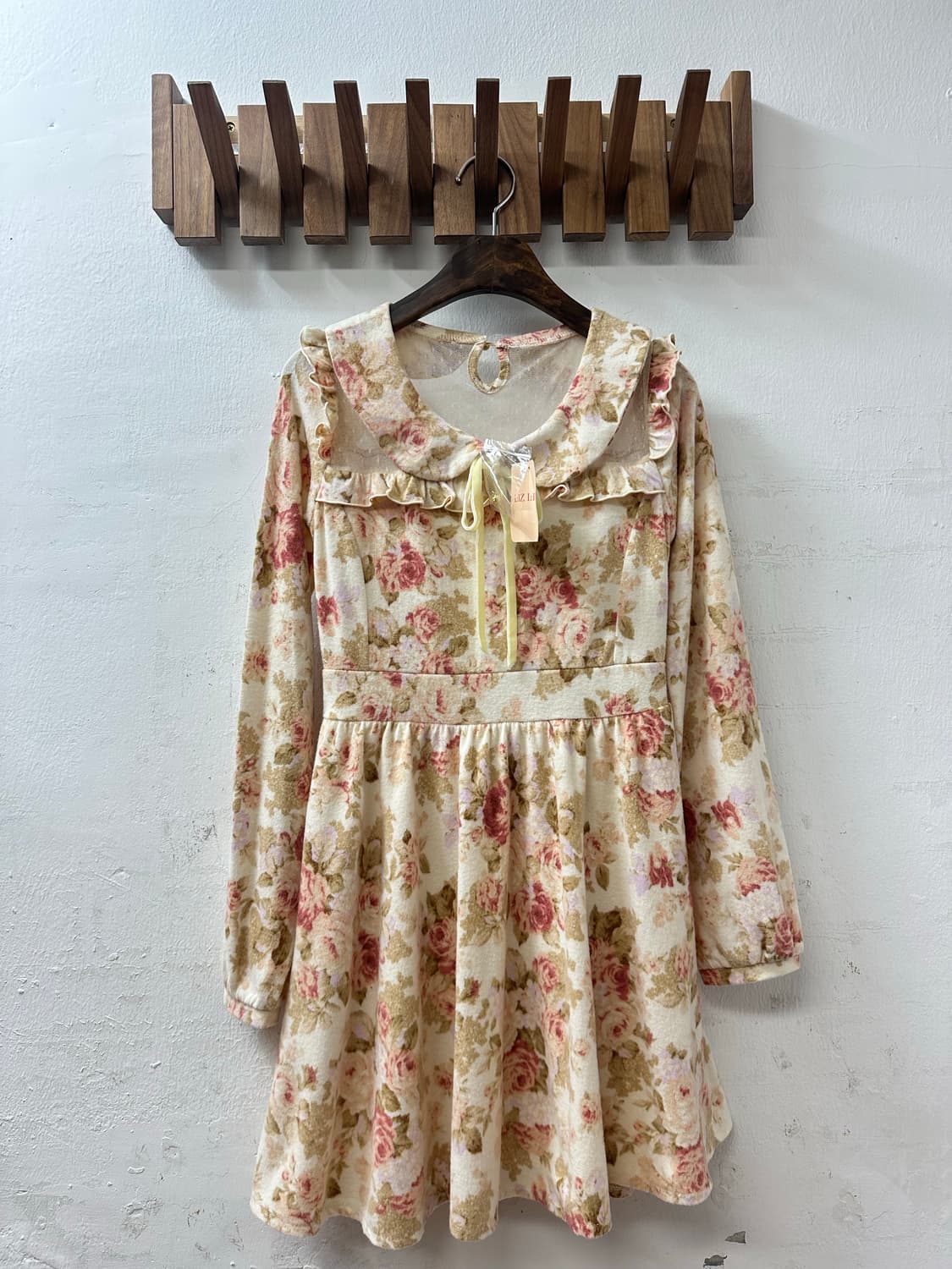 택있는 새상품 Liz Lisa 리즈리사 플라워 프릴 둥근 카라 원피스 상품이미지1