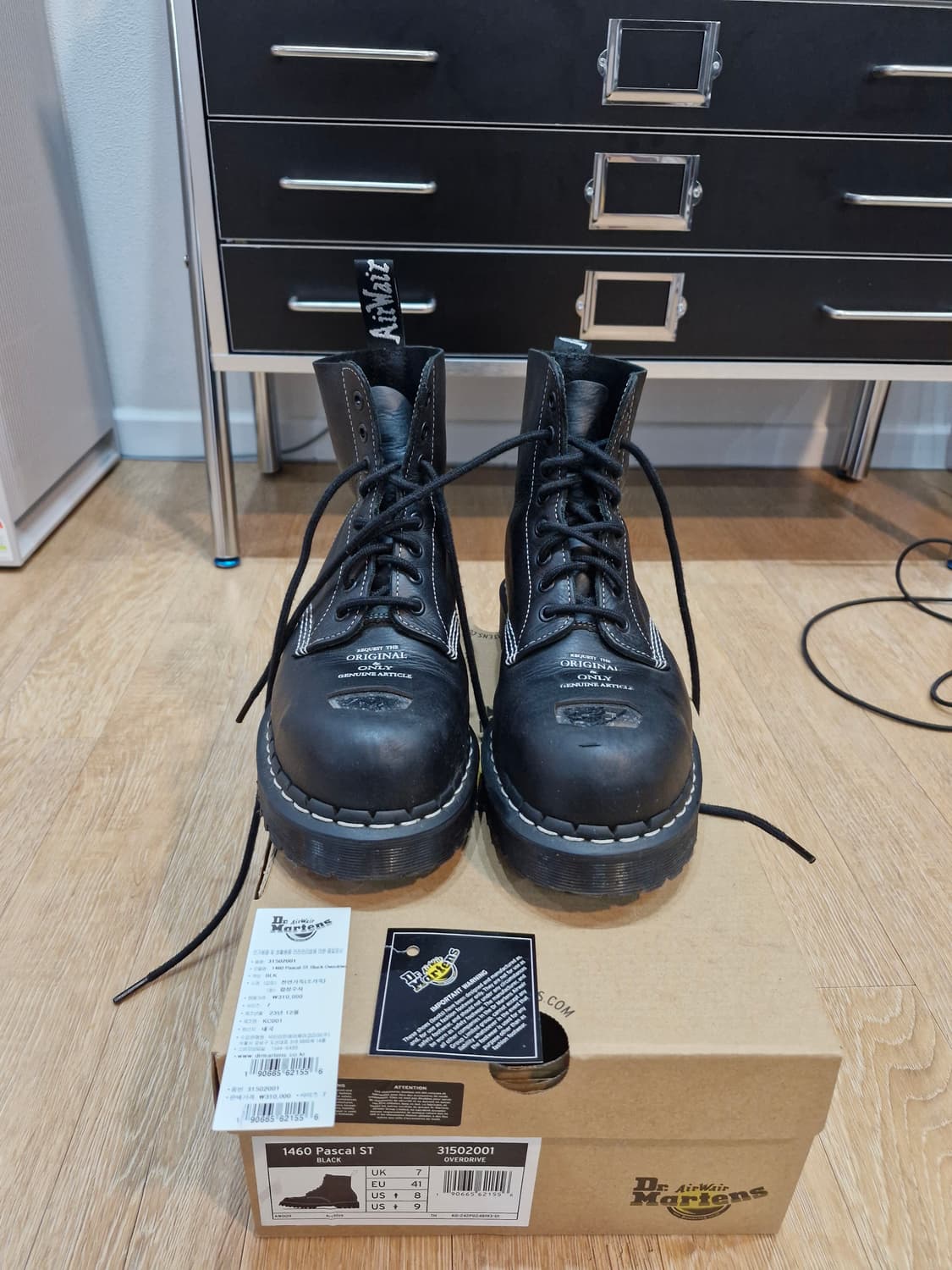 닥터마틴 1460 파스칼 스틸토 260(us8 uk7)사이즈 팝니다 상품이미지1