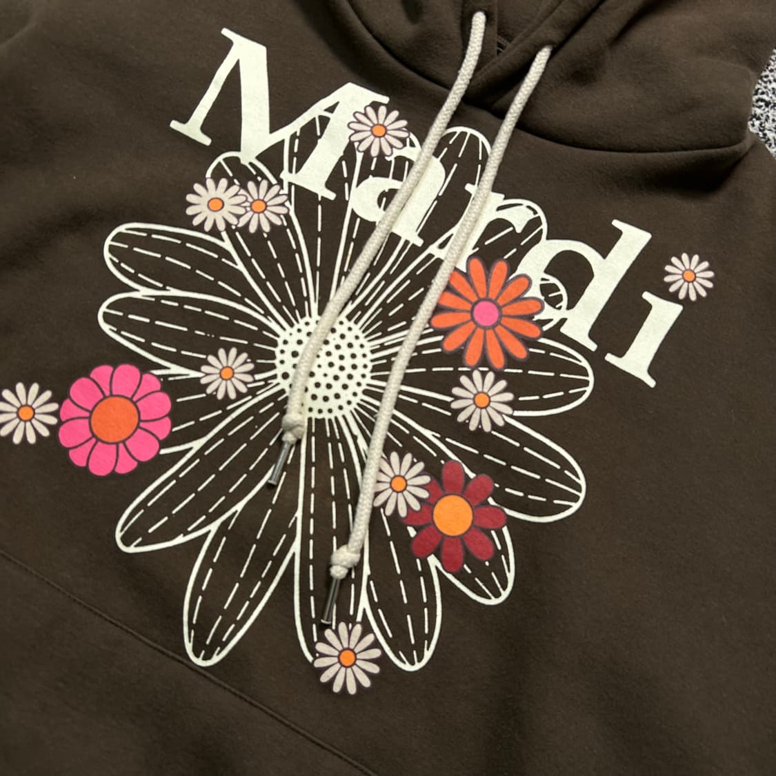 마르디 메크르디 플라워로고 브라운 후드티 상품이미지4