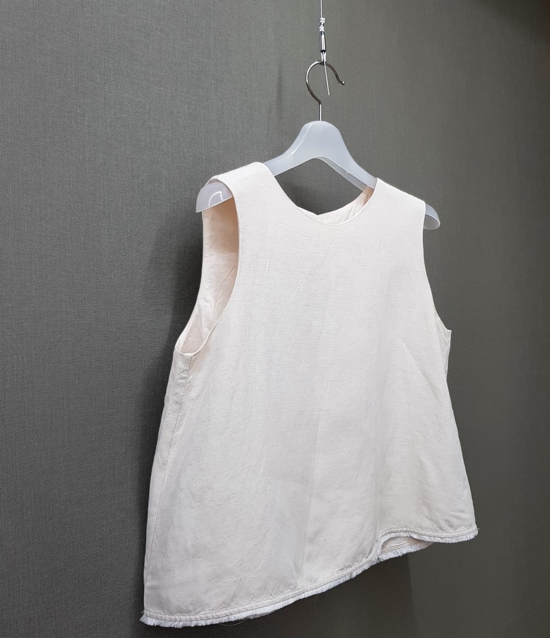 한섬 더캐시미어 2022 슬리브리스 블라우스 82-94-160사이즈 상품이미지3