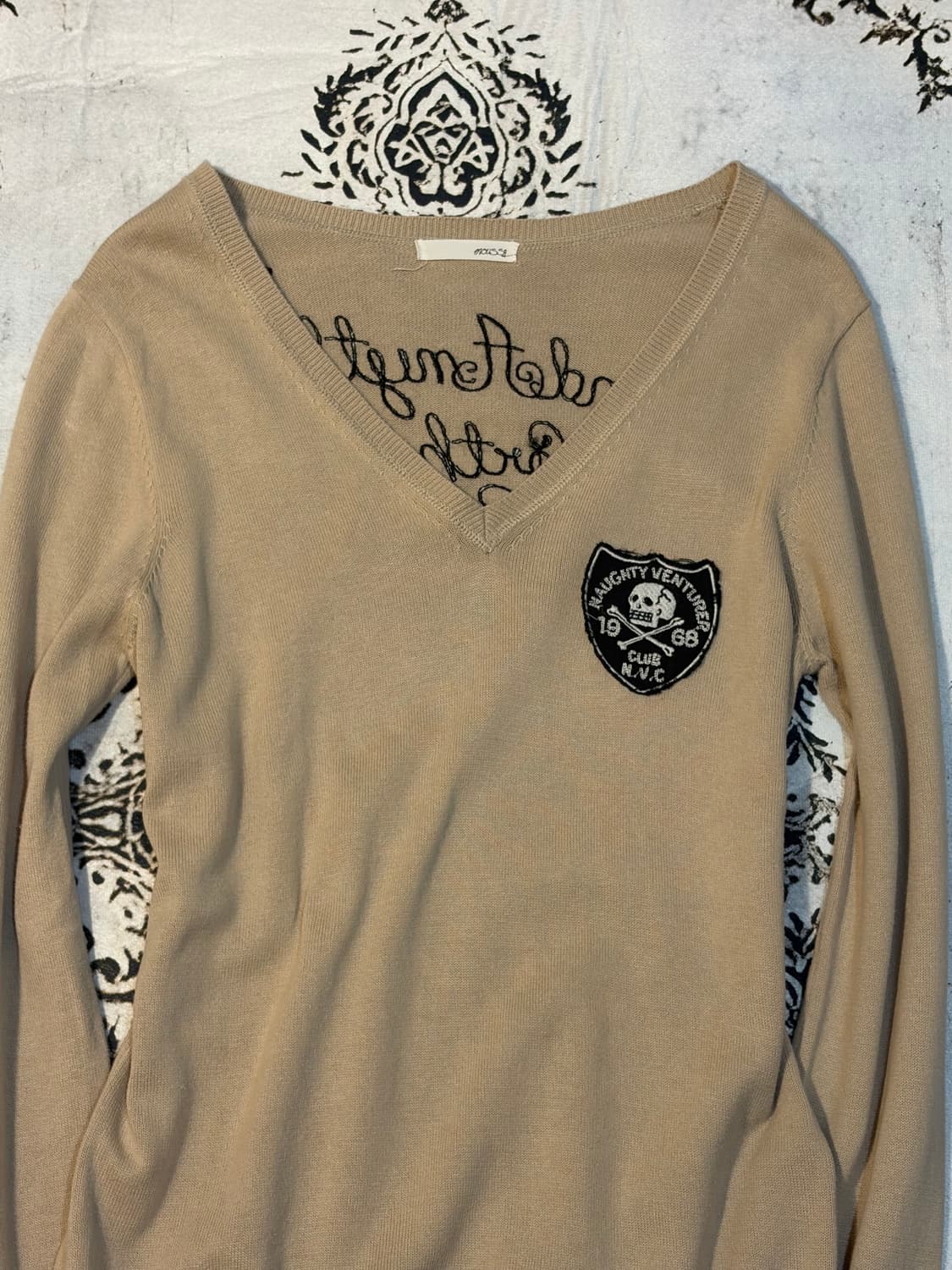 Japanese V-neck skull patch knit 상품이미지6