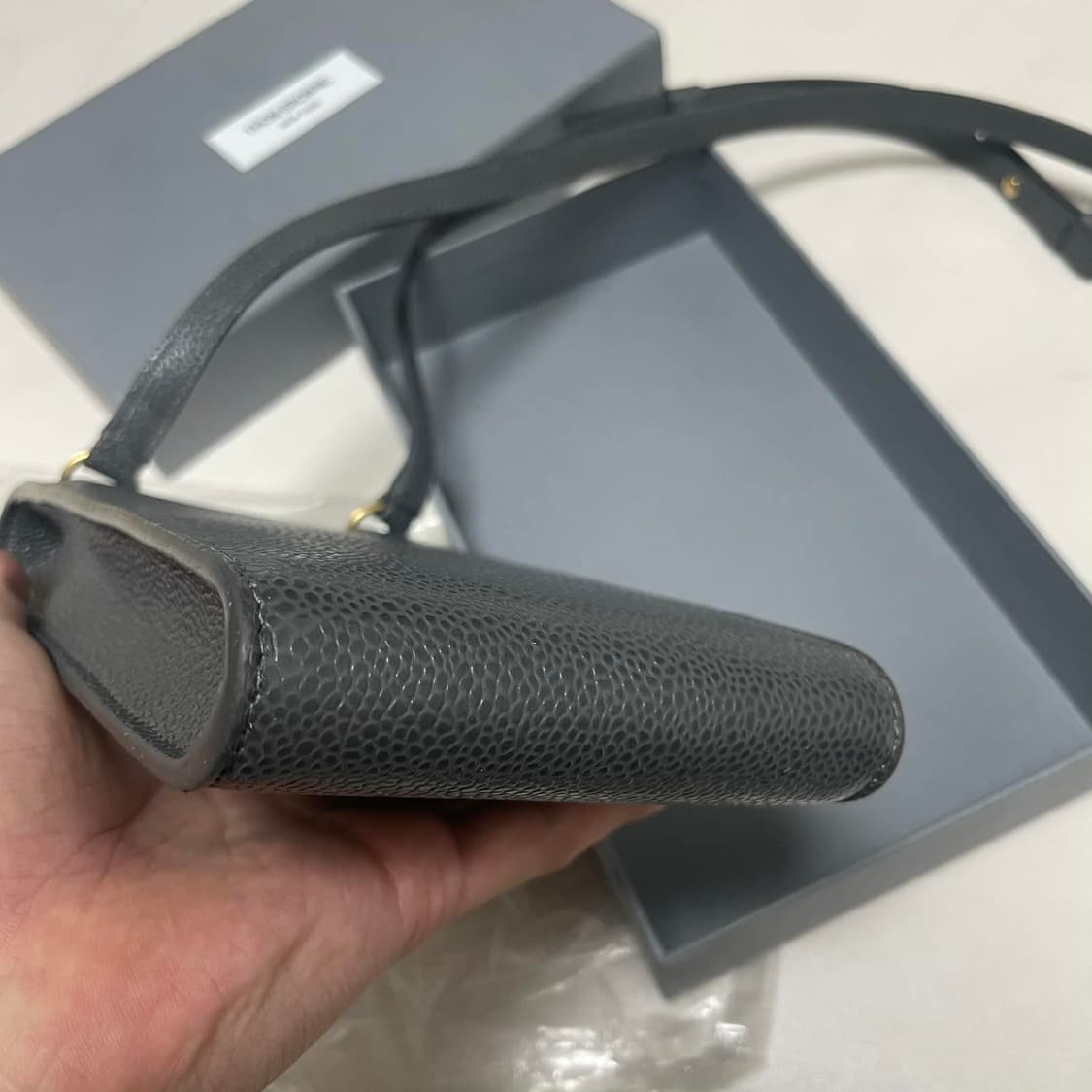 톰브라운 그레이  (정품) 풀박스 크로스백 상품이미지5