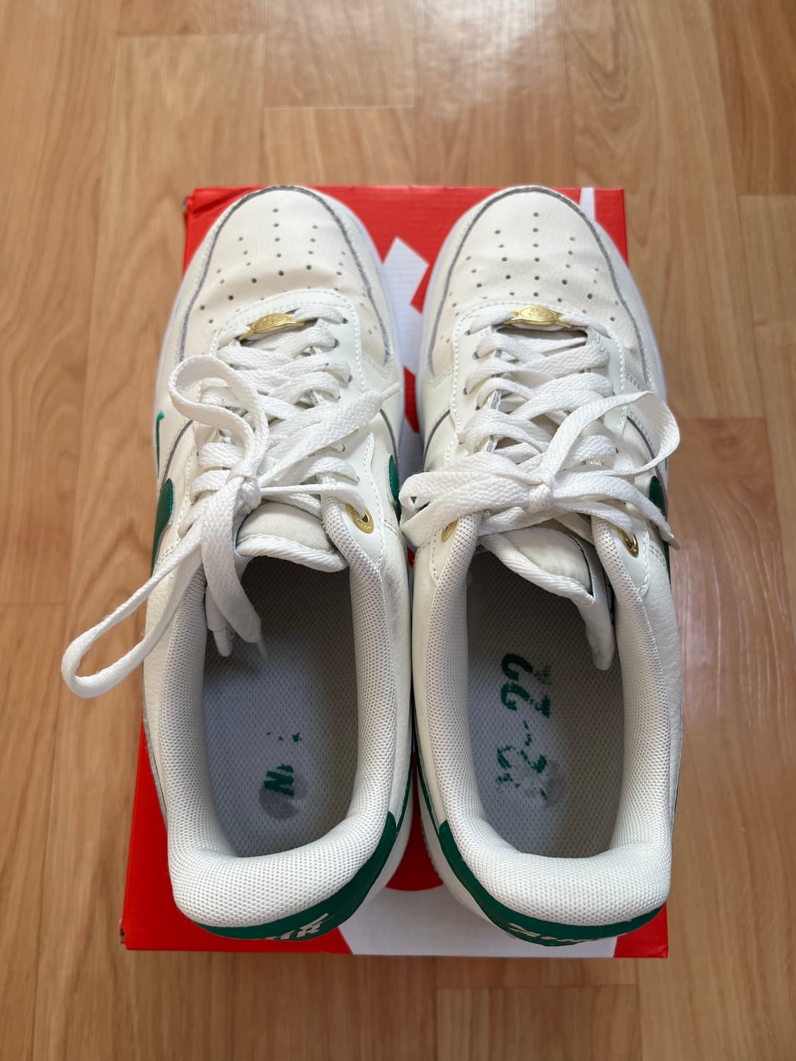 나이키 에어포스1 40주년 세일 말라카이트 270 / 상태좋아요 상품이미지4