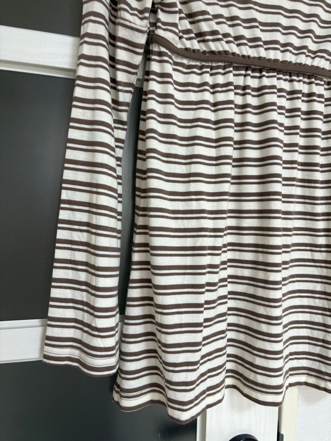 브라운 스트라이프 긴소매 티셔츠 상품이미지5