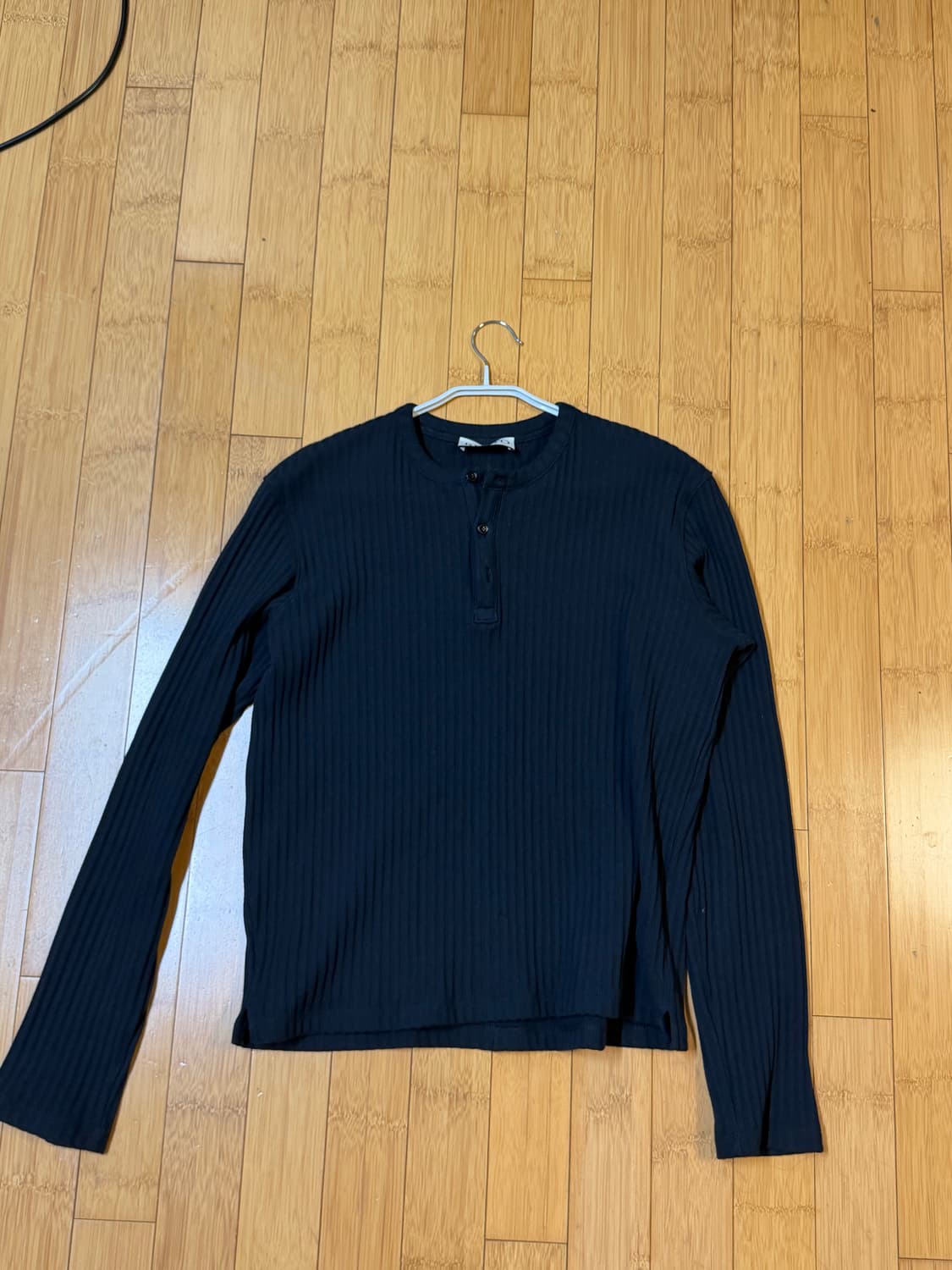 [S] 렉토 자카드 패치 블랙 헨리넥 티셔츠 상품이미지2