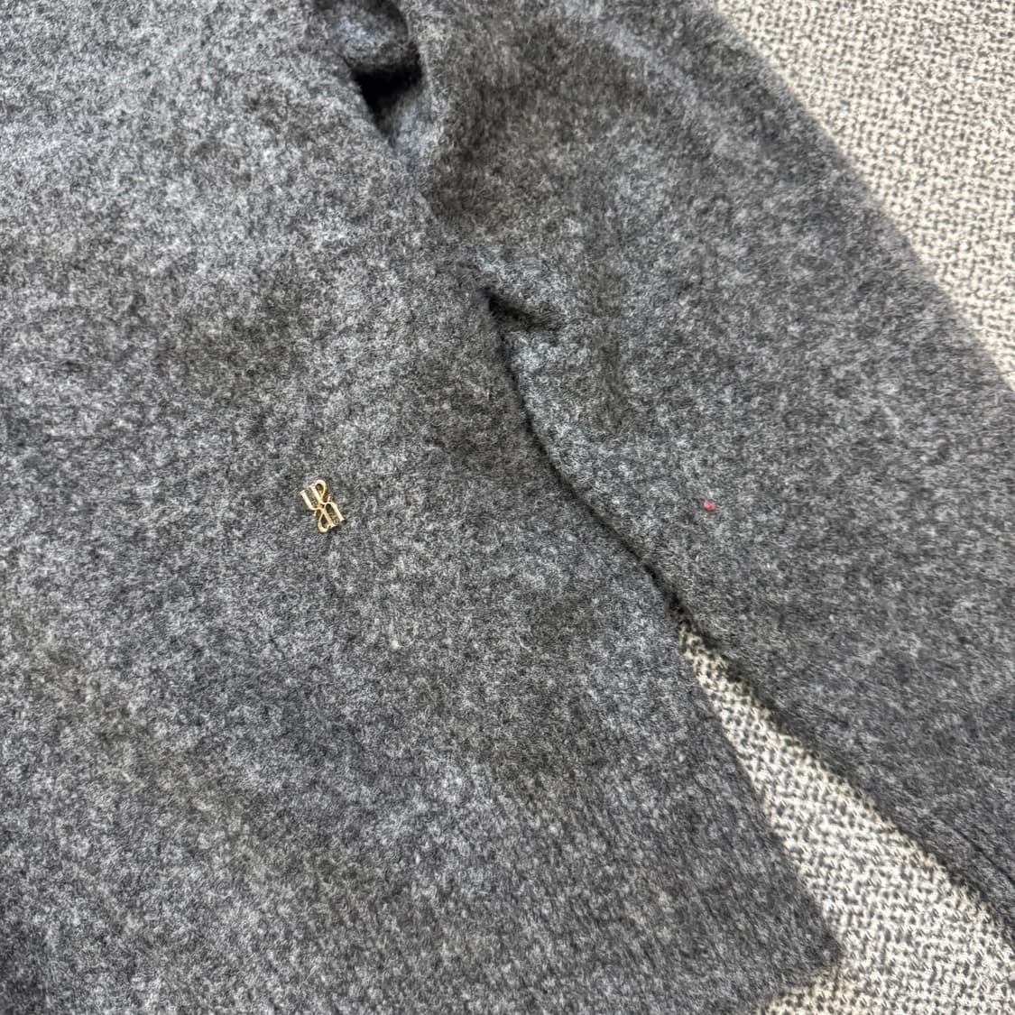 아틀리에나인 에센션 울 클라우드 브이넥 니트 상품이미지3