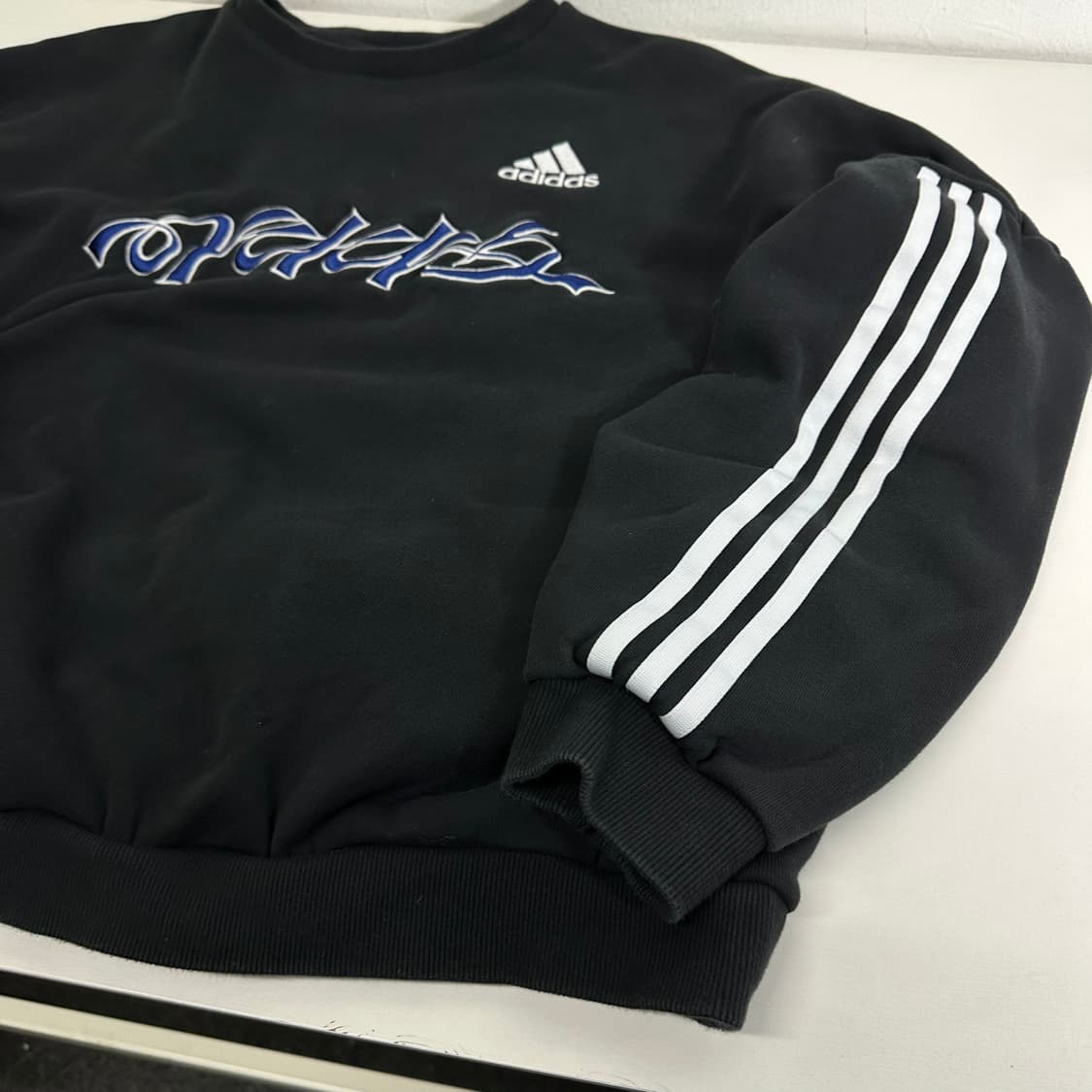 XL 아디다스 블랙 한글자수 오버핏 맨투맨 상품이미지3