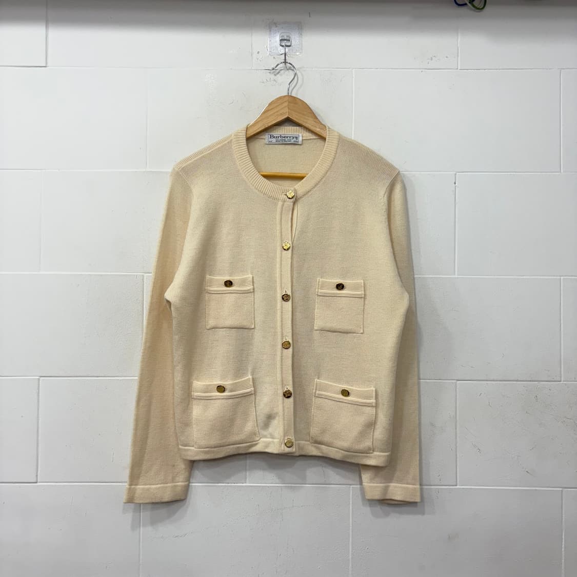 버버리 금장 라운드넥 니트 가디건 상품이미지1