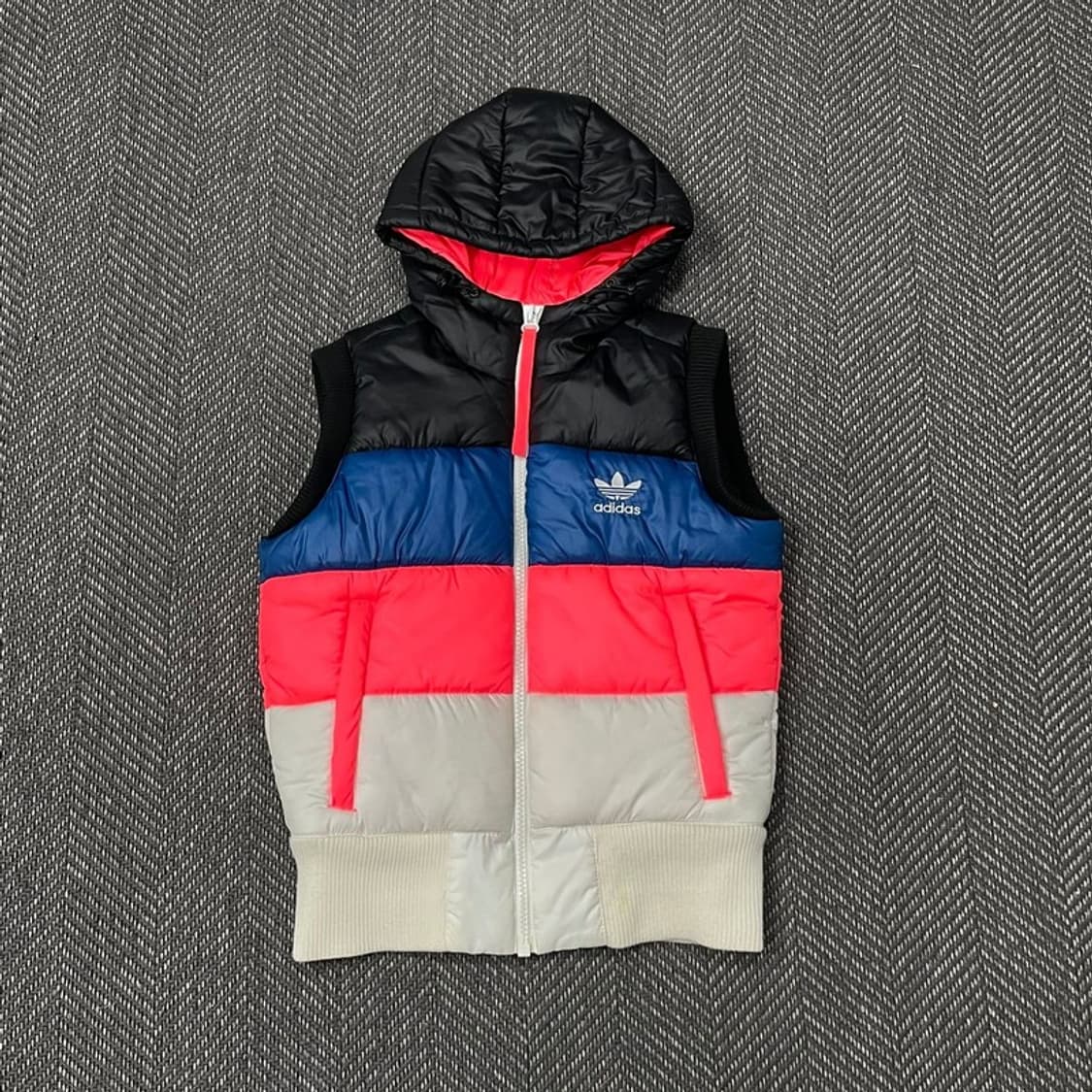 아디다스 배색 패딩 베스트 v0129 상품이미지1