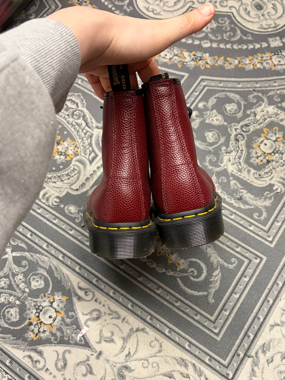 닥터마틴x스투시 8홀 체리레드 부츠 상품이미지4