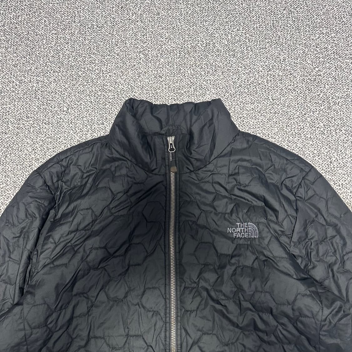 노스페이스 블랙 경량패딩 상품이미지2
