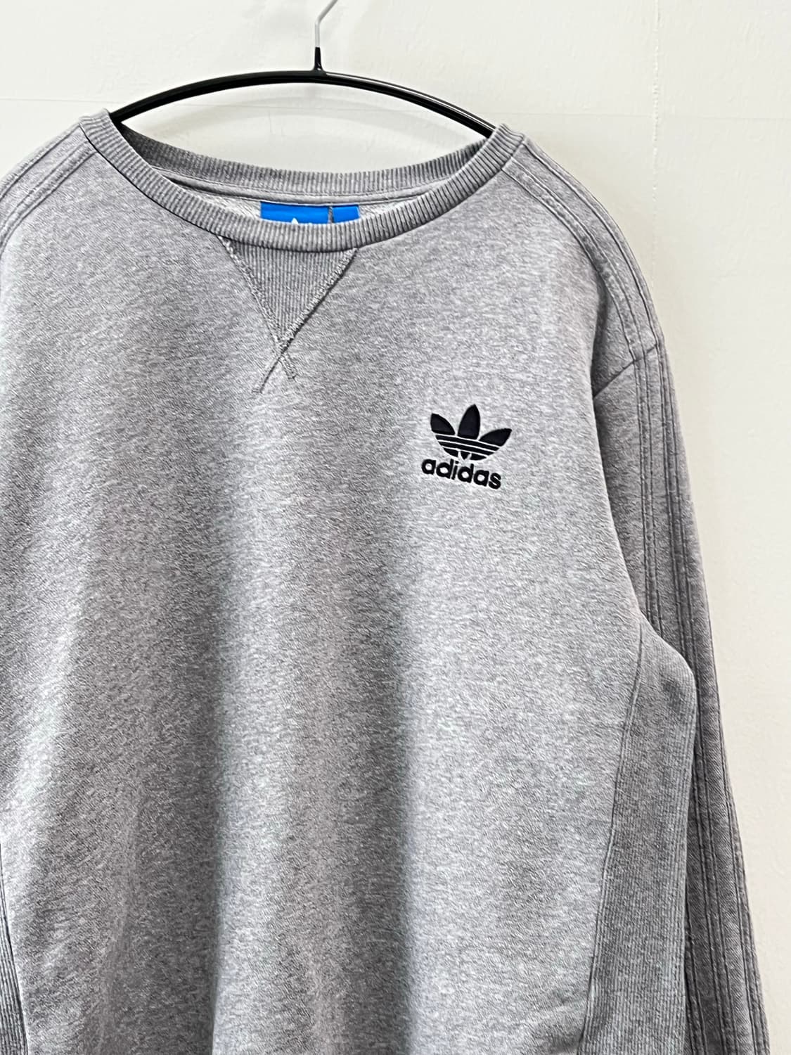 아디다스 오리지날 삼선 기모 라운드 맨투맨 그레이 상품이미지3