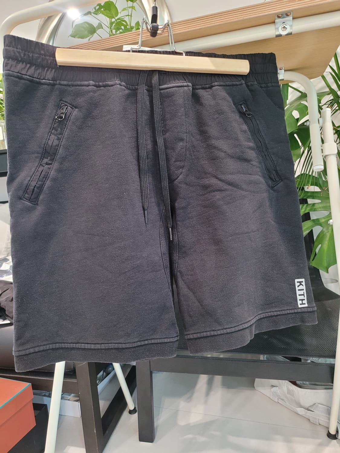 XL."스트릿 끝판왕의 감성" KITH 윌리엄스 피그먼트 다이 스웻 쇼츠 상품이미지3