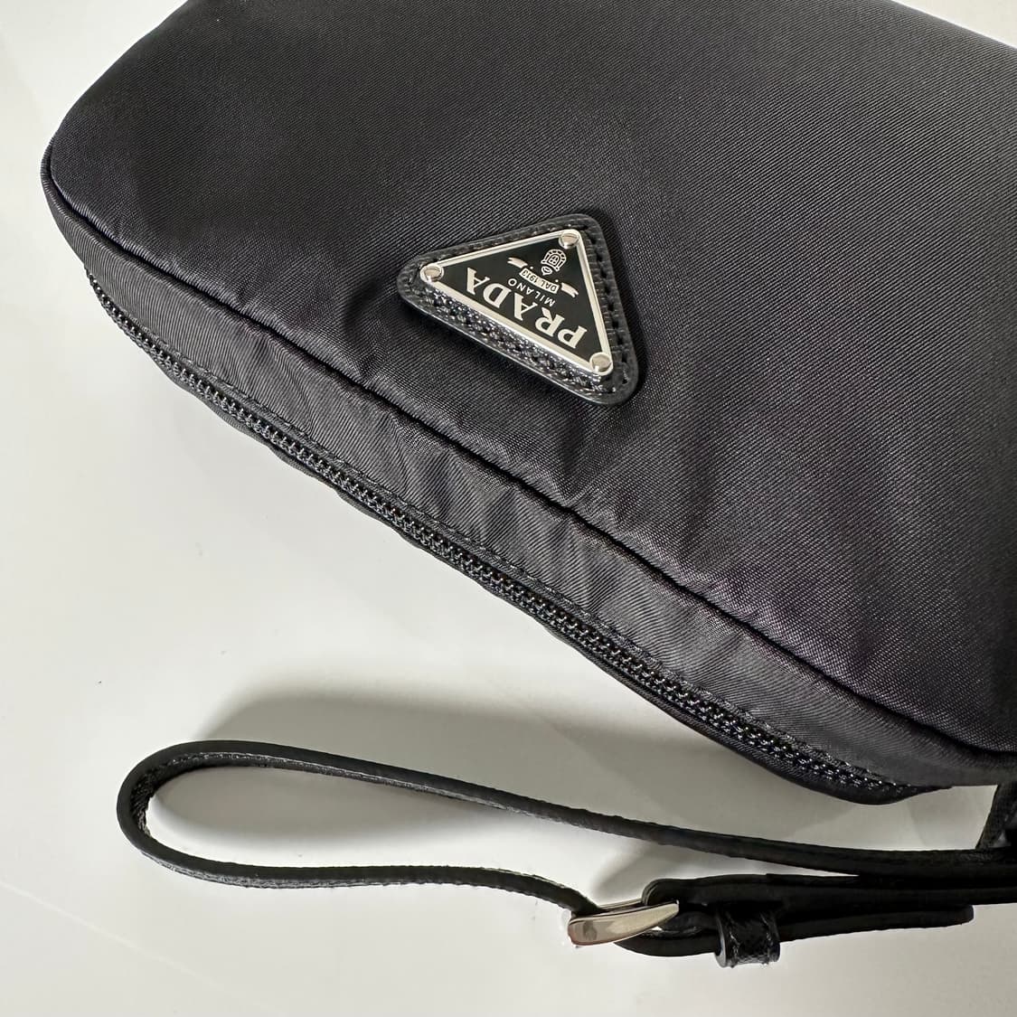 프라다 리나일론 스트랩 파우치 상품이미지1