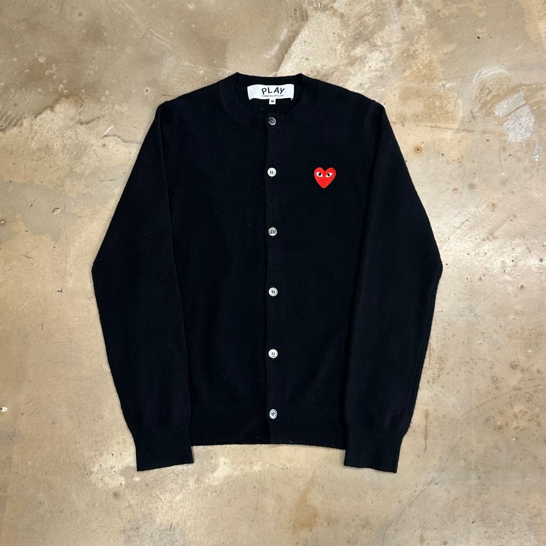 M 꼼데가르송 레드 하트 와펜 블랙 가디건 상품이미지2