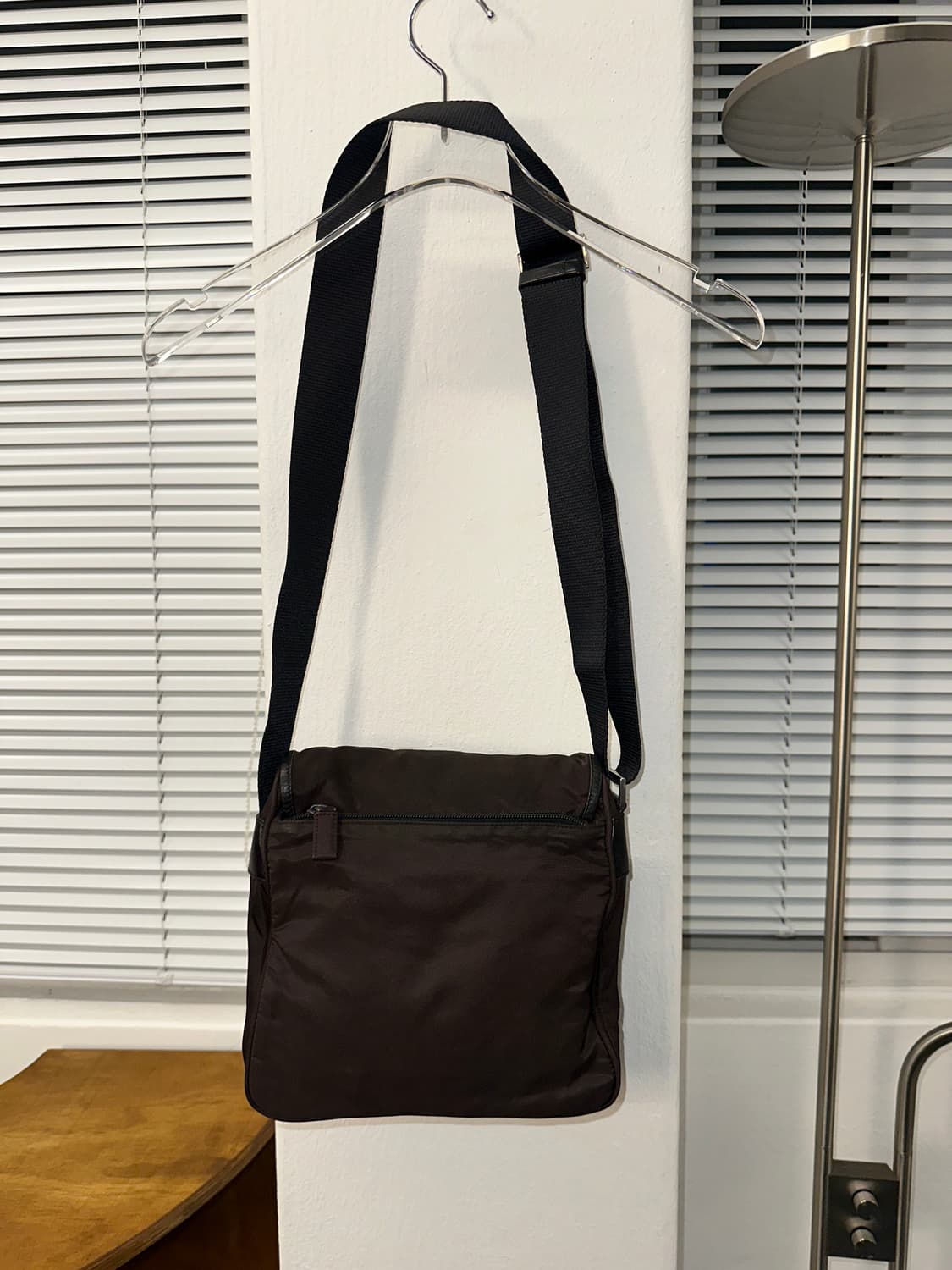 프라다 삼각로고 메신저 크로스백 딥브라운  상품이미지5