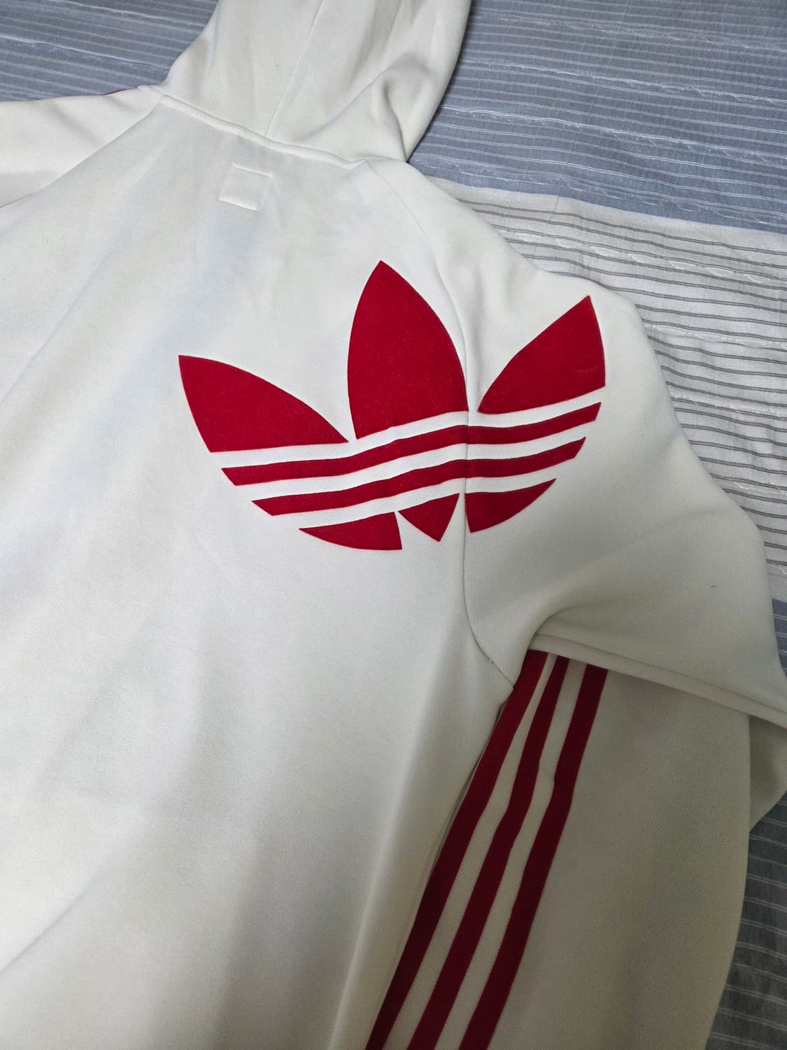 아디다스 대대장 흰빨후드플락 상품이미지5