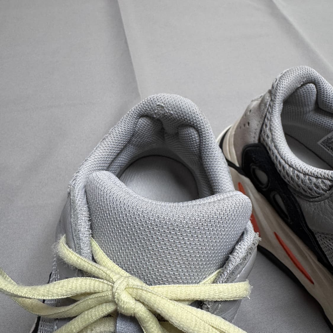 [270] 아디다스 이지부스트 700 웨이브 러너 상품이미지3