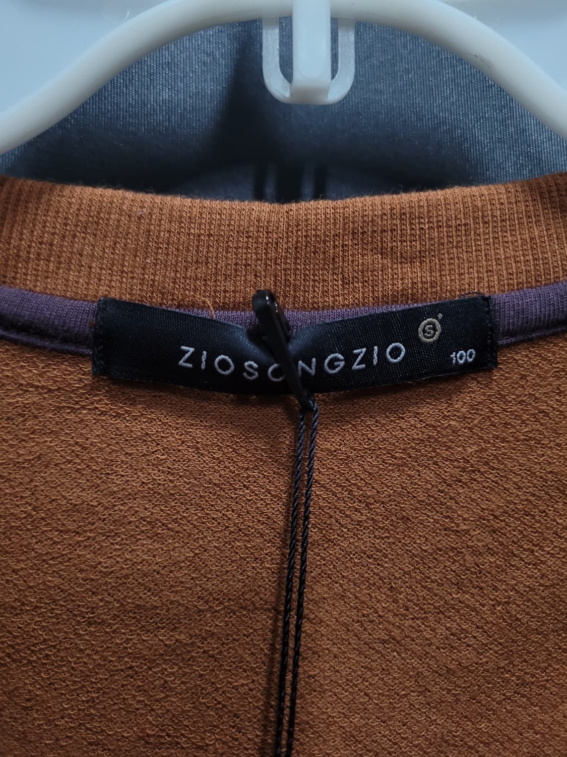 ZIO SONGZIO 지오송지오 포켓 자수로고 브이넥 셔츠(새제품급) 상품이미지4