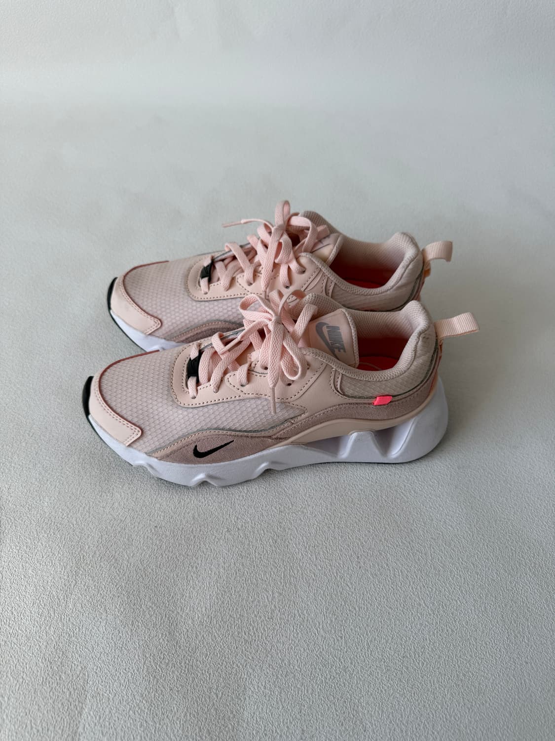 [235]나이키(NIKE) 라이즈 스니커즈 상품이미지4